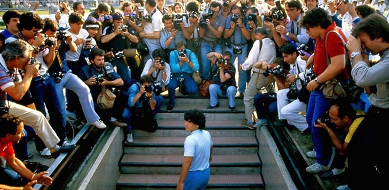 Diego Maradona dostal cenn dokument najm pre portovch fanikov