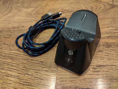 Stealth SP-C50 je šikovná nabíjačka pre DualShock 4