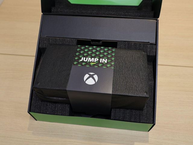 Pohľad na PS5, Xbox Series X a Series S vedľa seba