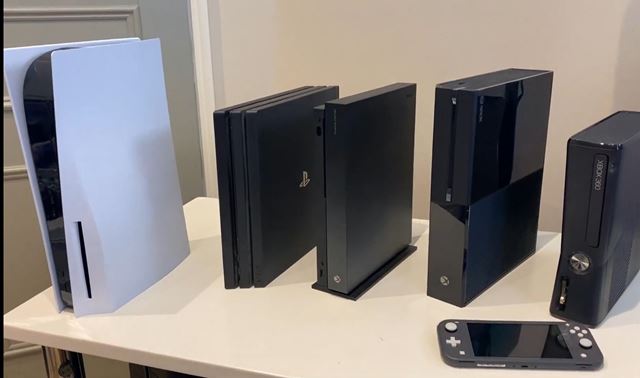 Redaktori už porovnávajú veľkosť PS5