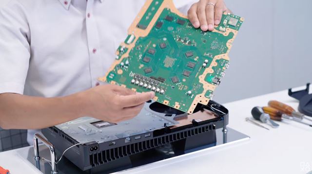 Sony ukázalo rozobratú PS5