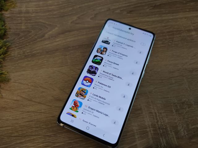 Ako sa posunulo hranie na mobiloch? Vyskúšali sme možnosti hrania na Samsung Galaxy S20 FE s MOGA gamepadom a Game Passom