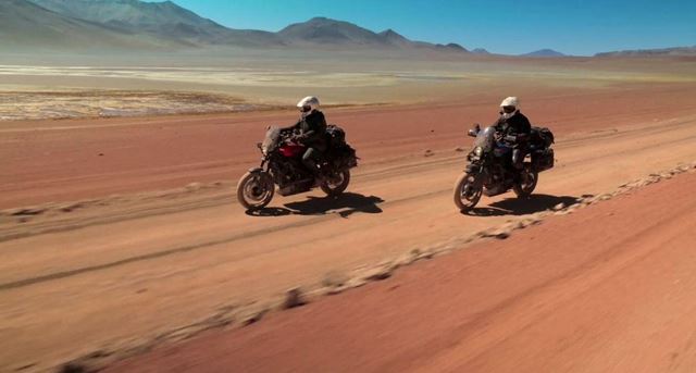 Hybrid medzi celebritnou reality show a dokumentárnym road movie