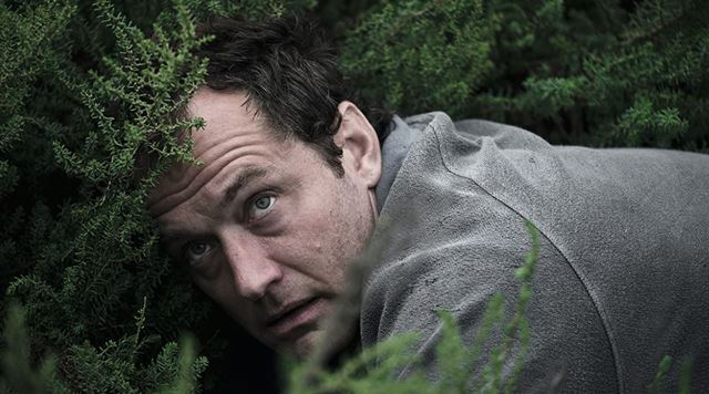 Tretí deň nie je rozhodne seriál pre každého. Neponúka prvoplánovú zábavu