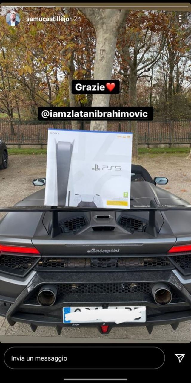 Zlatan Ibrahimović spoluhráčom z AC Miláno nakúpil PS5 konzoly