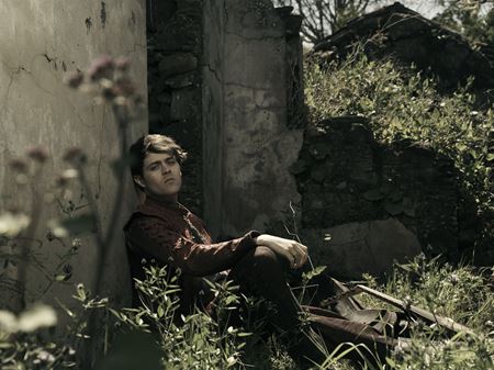 Nové zábery z druhej série Witcher seriálu približujú barda, video ukazuje monštrá