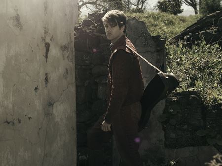 Nové zábery z druhej série Witcher seriálu približujú barda, video ukazuje monštrá