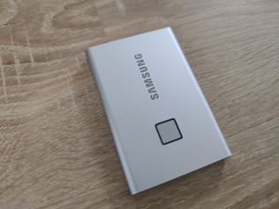 Aký je Samsung T7 Touch SSD s ochranou odtlačkom prstov?