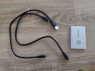 Aký je Samsung T7 Touch SSD s ochranou odtlačkom prstov?