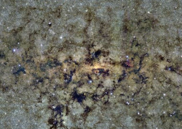 Vesmr: Ukka hviezd kriacich okolo iernej diery uprostred galaxie