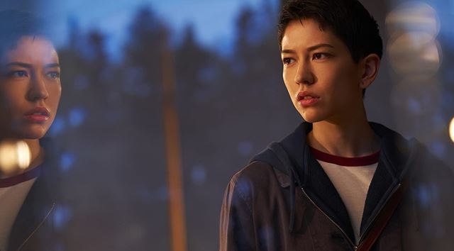 Hodnotíme nový sci-fi seriál špecialistu na tento žáner Alexa Garlanda - Devs