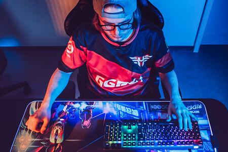 SteelSeries prináša exkluzívnu edíciu svojej Sensei myšky a dvoch podložiek