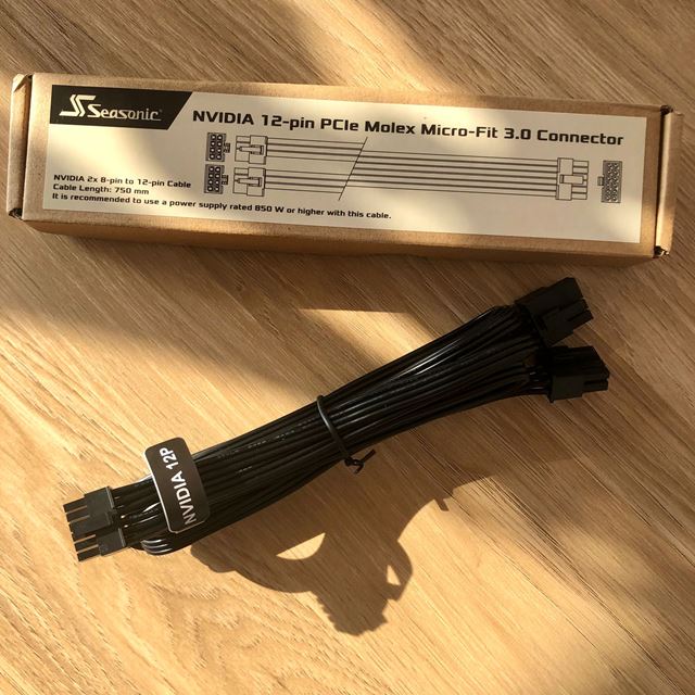 Bližší pohľad na nový 12-pin konektor Nvidie