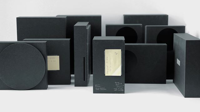 Ukážky predchádzajúcich dizajnov a aj farieb Xbox Series X a Series S