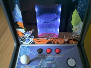 Tak trochu iné retro v podaní mini automatu Space Invaders Micro Player