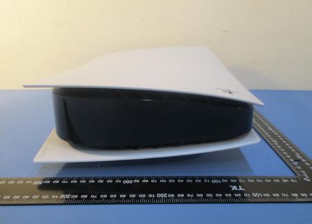 Fotky z certifikácie PS5 v USA ukazujú, aká je konzola veľká