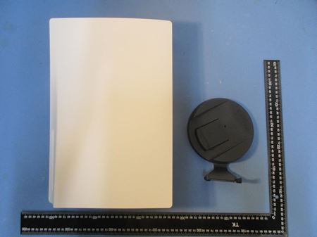 Fotky z certifikácie PS5 v USA ukazujú, aká je konzola veľká