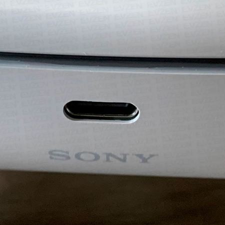 Dualsense gamepad sa ukázal rozobraný