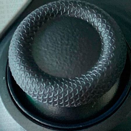 Dualsense gamepad sa ukázal rozobraný