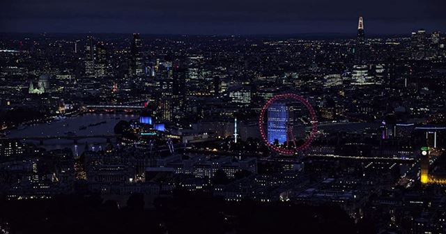 Štyri svadby a jeden pohreb už aj v seriálovej a celkom zvládnutej verzii