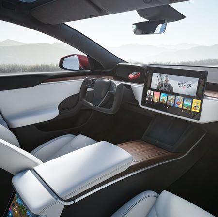 Tesla ukázala nový Model S s vylepšeným interiérom ...... a so Zaklínačom 3