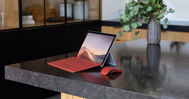 Microsoft spúšťa akciu so zľavami, ušetrite až 800 eur na Surface zariadeniach