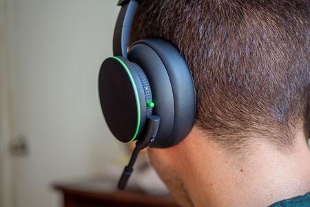 Microsoft Wireless headset dnes vychádza, ukazuje unboxing a slušné recenzie