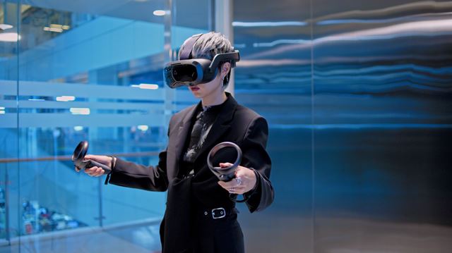 HTC posúva virtuálnu realitu na novú úroveň, headsetom pridáva 5K rozlíšenie