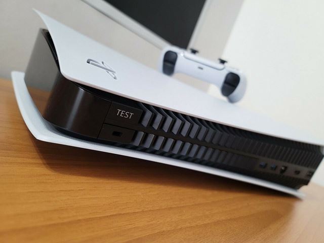 Na ebay sa na chvíľu objavil PS5 debug kit a aj test kit.