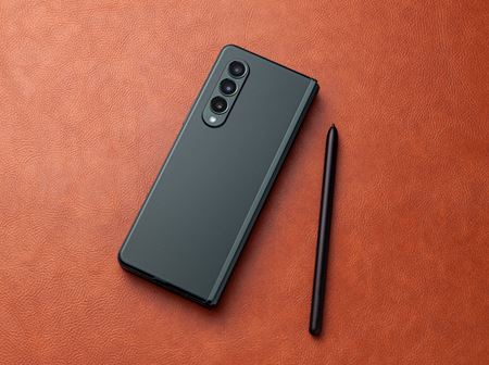 Samsung Galaxy Z Fold 3 bol predstavený, ponúka kameru pod displejom