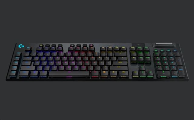 Aké herné ovládače kúpiť hráčovi ako darček pod stromček?