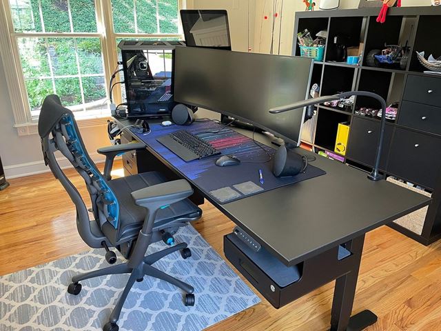 Pozrime sa na trendy v PC desktopoch a herných izbách