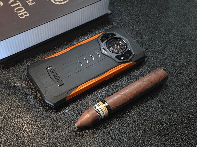 Doogee do nového S98 mobilu zapracoval hodinky a aj nočné videnie