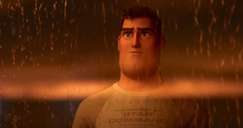 Na kinoscnu prichdza Buzz Lightyear - legendrna postavika z Toy Story