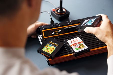 Lego prinieslo Atari 2600 set k 50-temu výročiu Atari