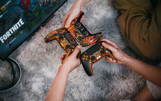 HexGaming predstavil svoje najnovšie modifikované PS5 ovládače pre eSport hráčov