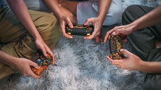 HexGaming predstavil svoje najnovšie modifikované PS5 ovládače pre eSport hráčov