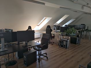 Pohľad do kuchyne Keen Software House a GoodAI