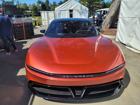 DeLorean naživo predstavil svoje nové auto Alpha5