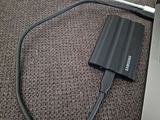 Chcete odolný externý SSD disk? Vyskúšali sme Samsung T7 Shield