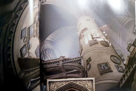 Unikli obrázky z Hogwarts Legacy artbooku a spolu s tým aj dĺžka hry