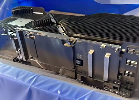 Štvorslotová RTX 4090ti karta bola znovu ukázaná