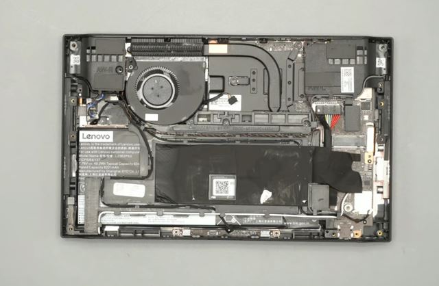 Lenovo Legion Go handheld bol rozobratý