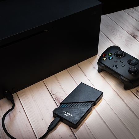 Adata práve začala predávať externý USB 4 disk so 3.8GB/s rýchlosťou