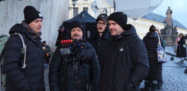 Prebiehalo nakrúcanie úvodnej scény dobového filmu Vlny Jiřího Mádla o udalostiach roku 1968