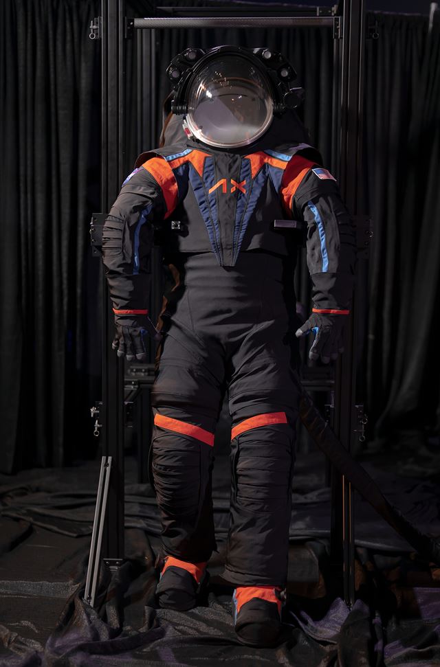 NASA predstavila skafandre pre mesačnú Artemis III misiu