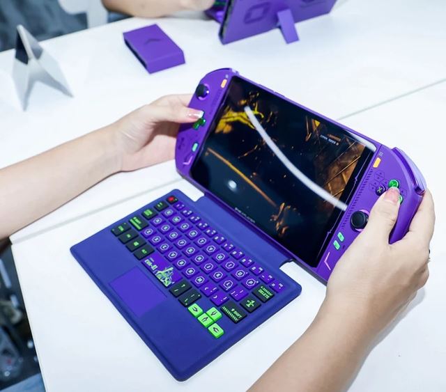 OneXplayer 2 Pro bude mať odnímateľné ovládače