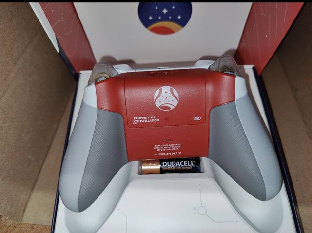 Nové pohľady Xboxový Starfield gamepad