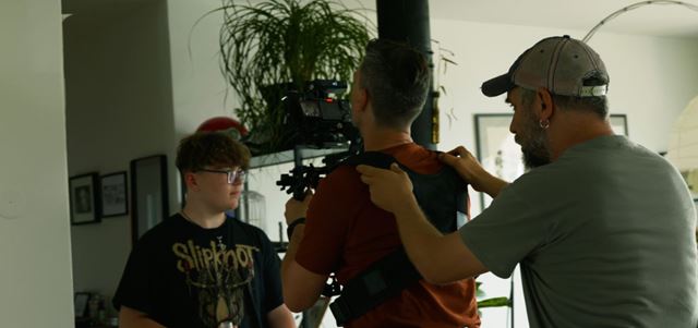 Jonáš Karásek nakrúca nový film. Prinášame prvé zábery z nakrúcania