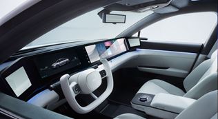 Na CES výstave sa ukázali aj autá, pridávali AI a aj vrtule